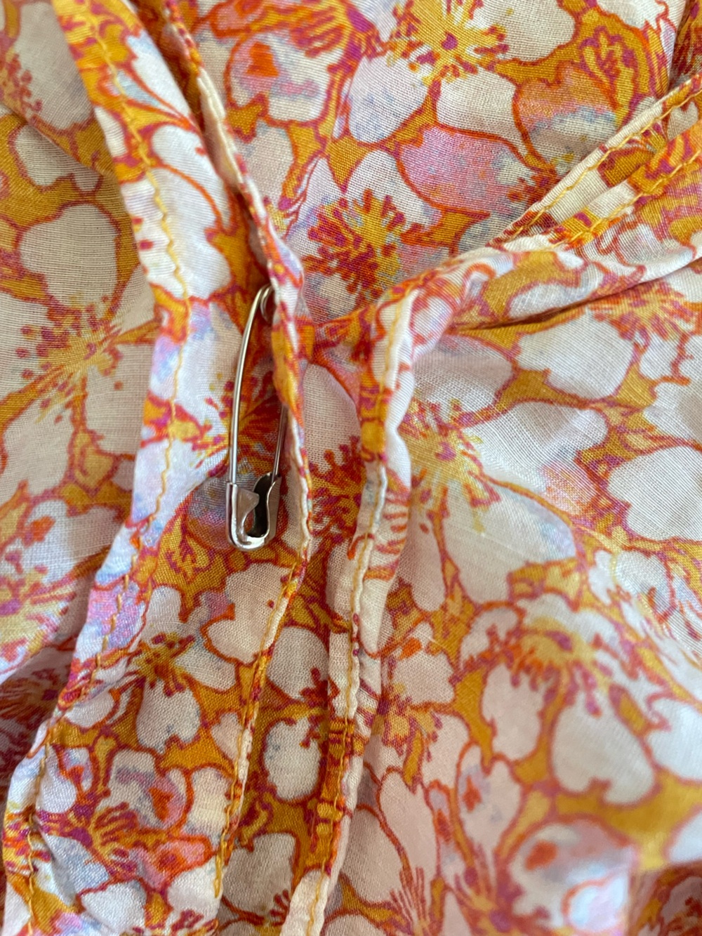 Xirena Jules Short Puff Sleeve Blouse Top in Floral Marigold Orange Small - Picture 6 of 7